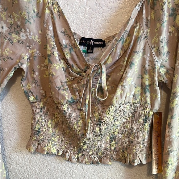 Almost Famous Green Puff Sleeve Ruched Blouse - Picture 4 of 7